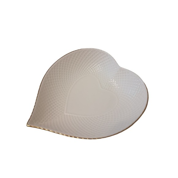 MIKASA IVORY BONE CHINA, 6" HEART BOWL, 24k GOLD RIM, VALENTINE/ LOVE THEME - Picture 4 of 4